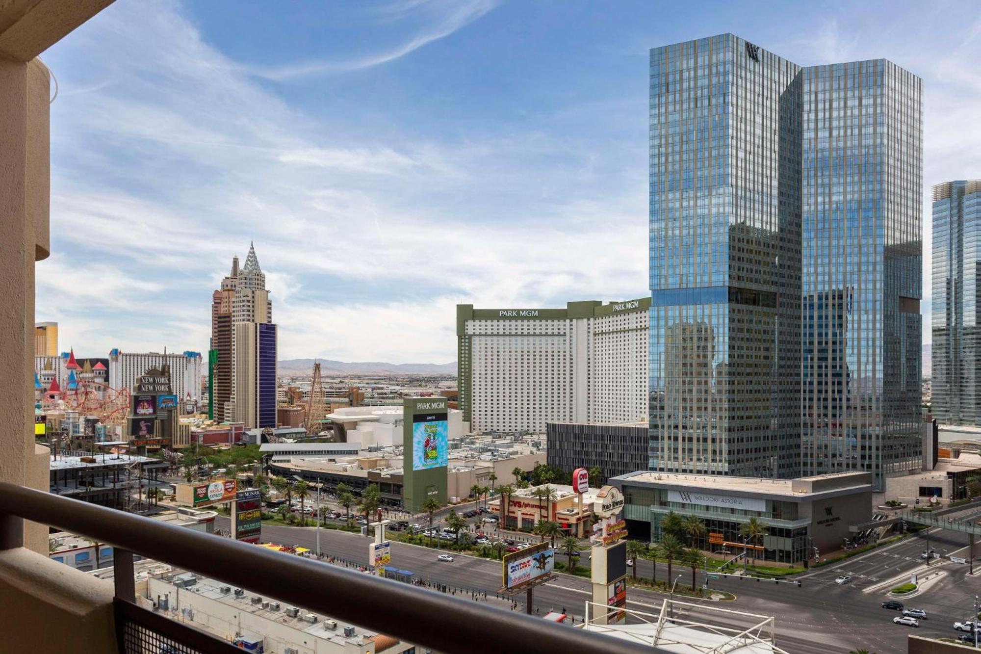 Hilton Vacation Club Polo Towers Las Vegas Hotel Exterior photo